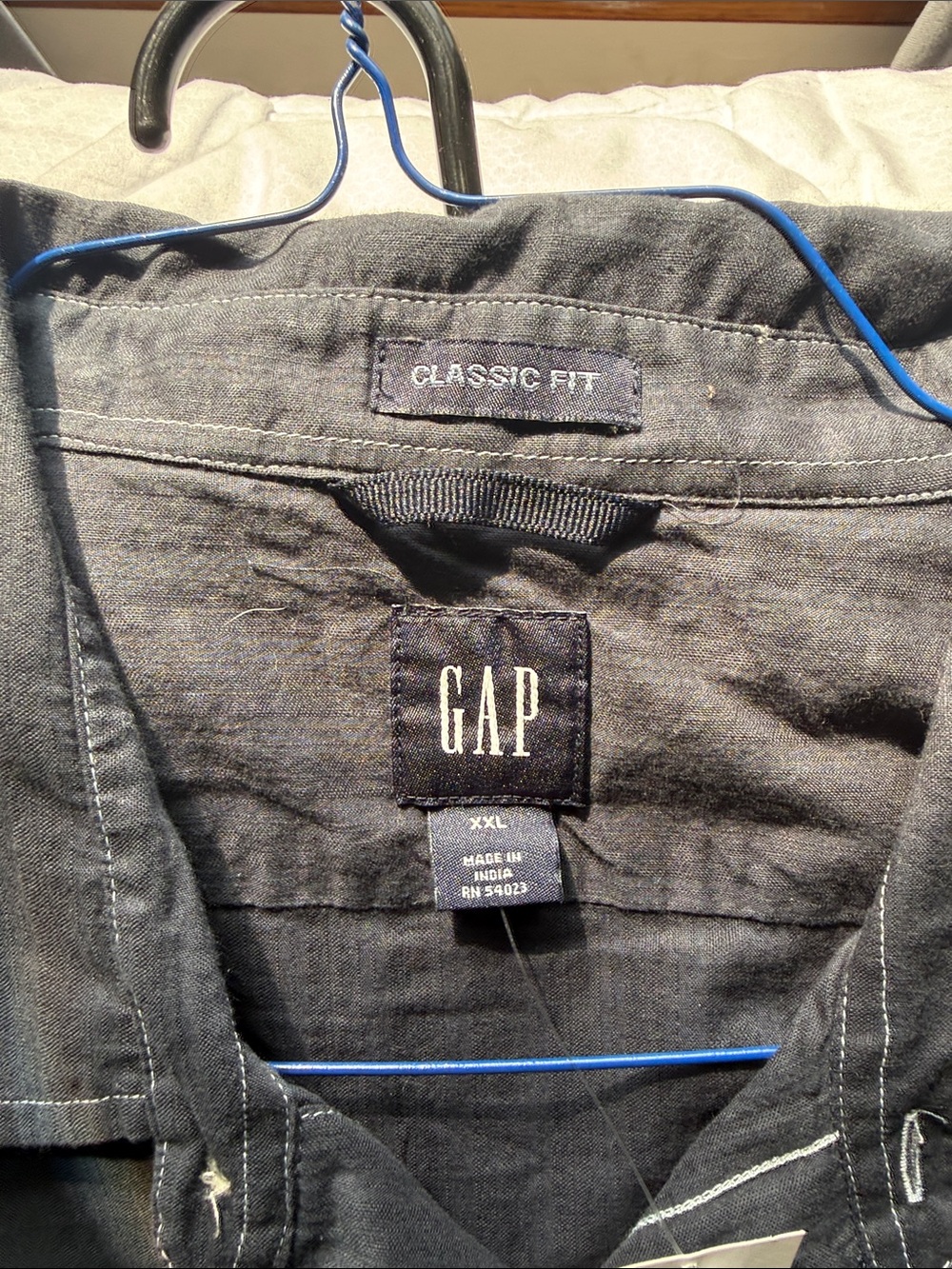 GAP Men's Classic Fit Button-Up Shirt in Charcoal Gray/ Blue